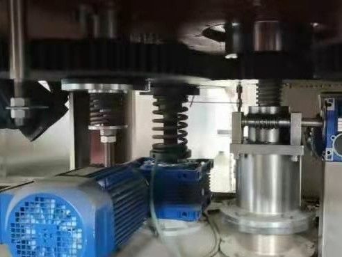 Rotary Inline Capping Machine Maszyna do zamykania butelek wina